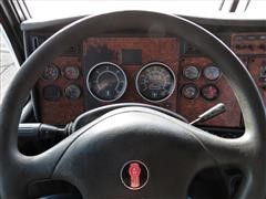 items/51266c9bbc8eec11b8210003fff90f6a/2005kenwortht800tadaycabtrucktracor_920d40388c764791b772f2aa6556ca52.jpg