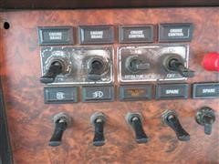 items/51266c9bbc8eec11b8210003fff90f6a/2005kenwortht800tadaycabtrucktracor_ed4e53f01ad7404a93c1dceb4e366217.jpg