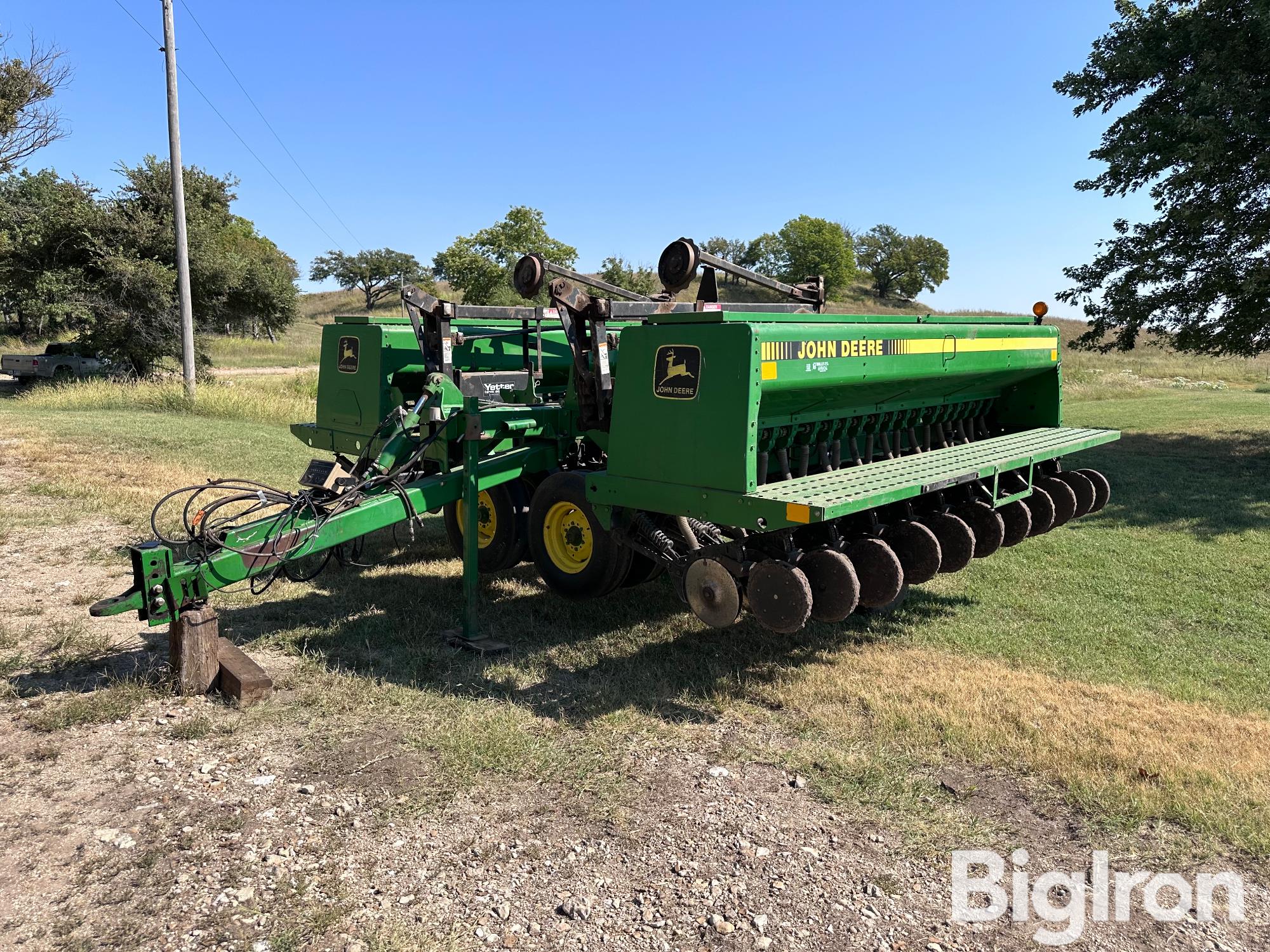 John Deere 455 25’ Front-Folding Grain Drill 