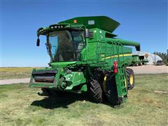 2013 John Deere S680 2WD Combine 