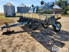 Kinze 2200 12R30 Planter 