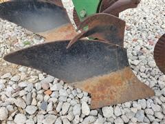 items/5165ecf5e8c3ec11bea10003fff93478/johndeere4bottomplow-39_32841e0b29334bebb4e434d4d0d181b4.jpg