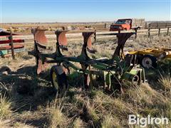 John Deere 4200 4-Bottom Roll-over Plow 