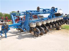 2005 Kinze 3800 24R30 Planter 