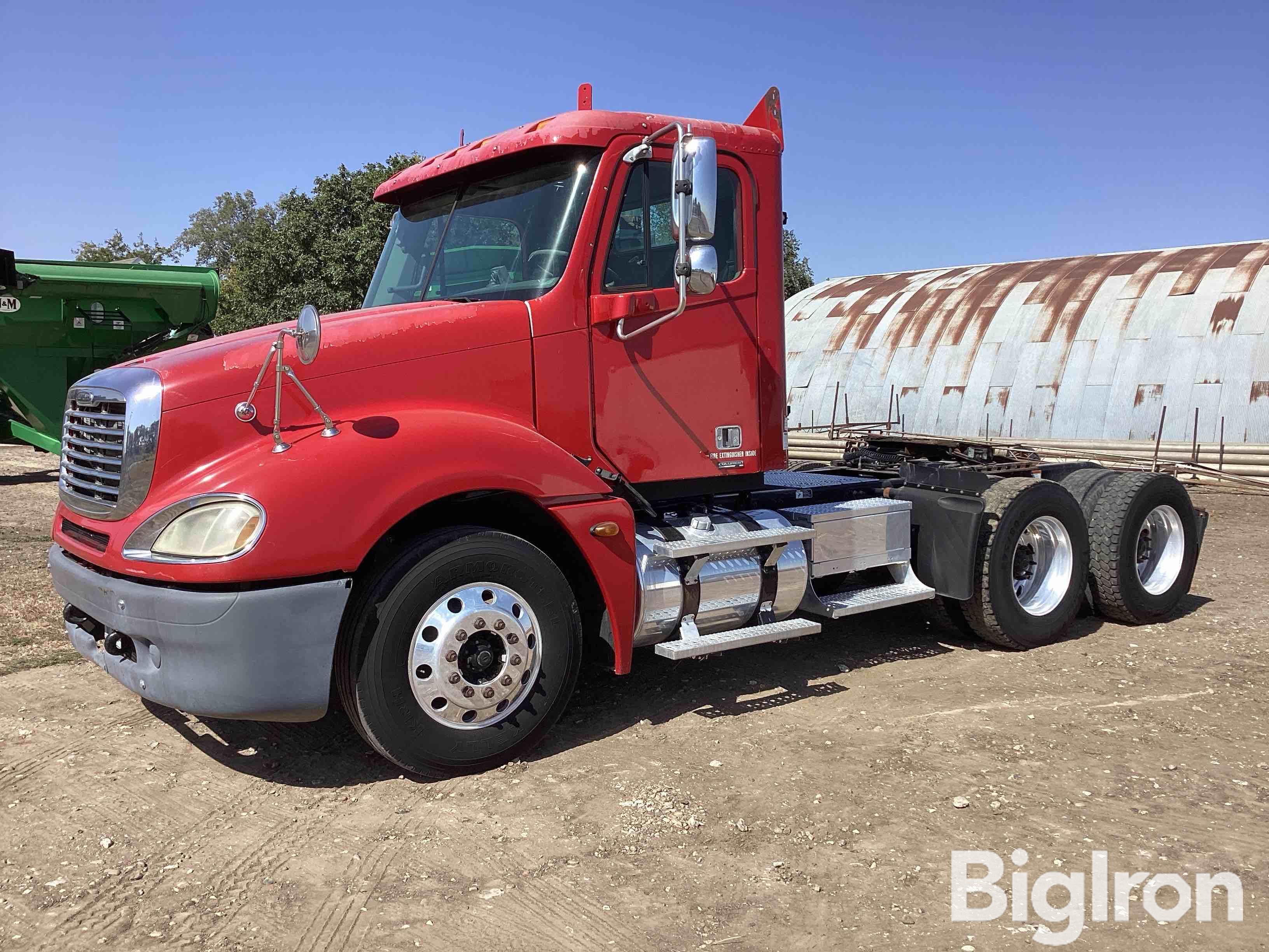 2006 Freightliner Columbia 120 T/A Truck Tractor 