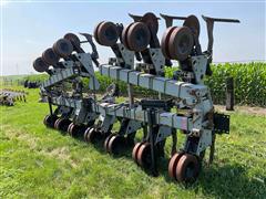 Hiniker 12R30 Cultivator 