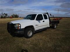 2006 Chevrolet 2500HD 4x4 Extended Cab Flatbed Pickup 