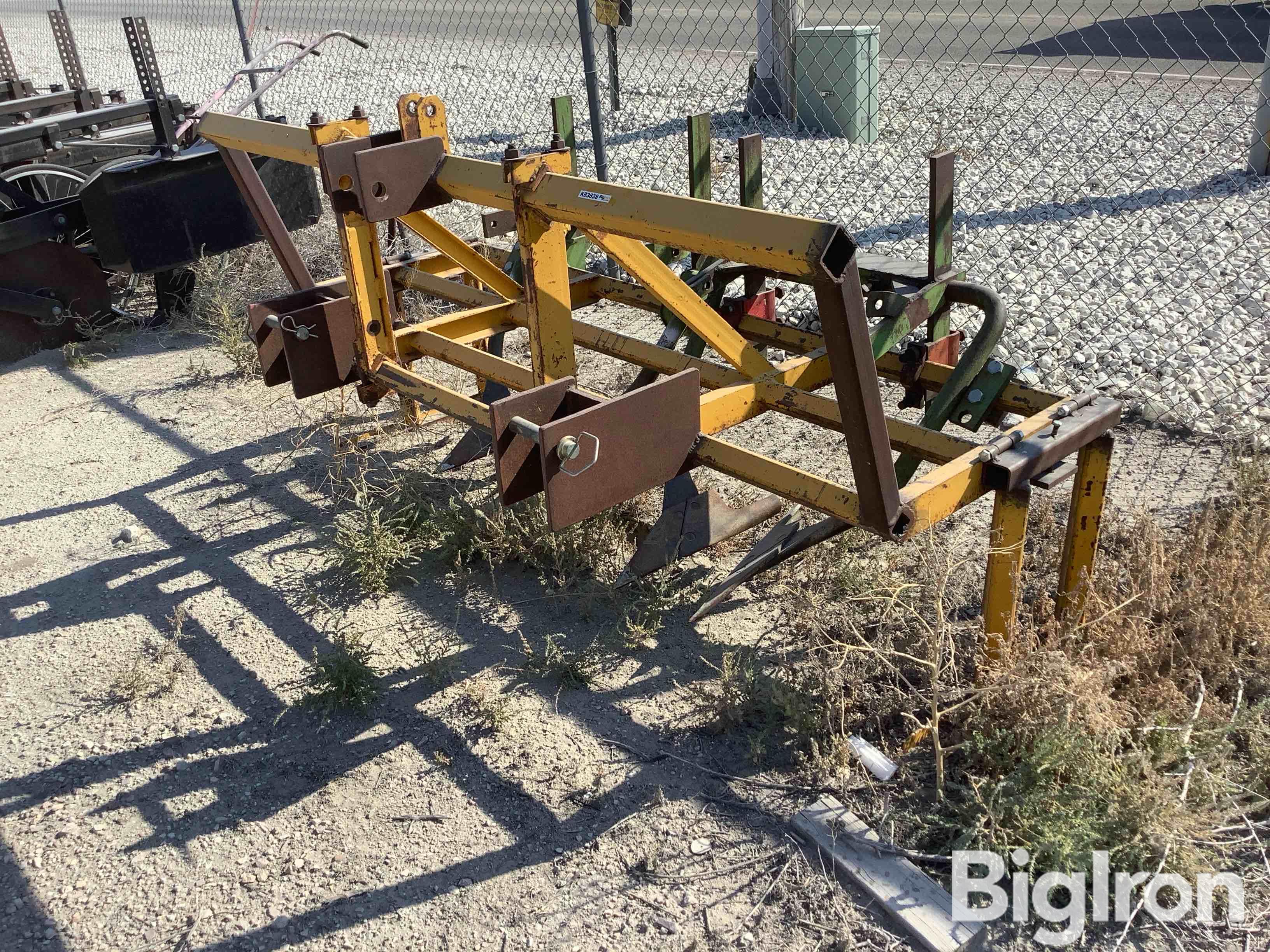 Shop Built 2R30” Test Plot Sugar Beet Puller 