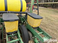 items/52bc495175acef1195f6000d3a620d5e/johndeere72008r30planter-24_1d9c094453bb42e2917fefd6c0efcc2f.jpg