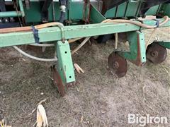 items/52bc495175acef1195f6000d3a620d5e/johndeere72008r30planter-24_c4e4d7646f0d4fba8eff4a0267737a93.jpg