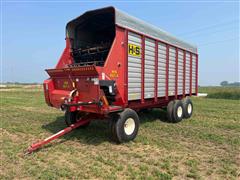 H&S HDS 7+4 Forage Wagon 