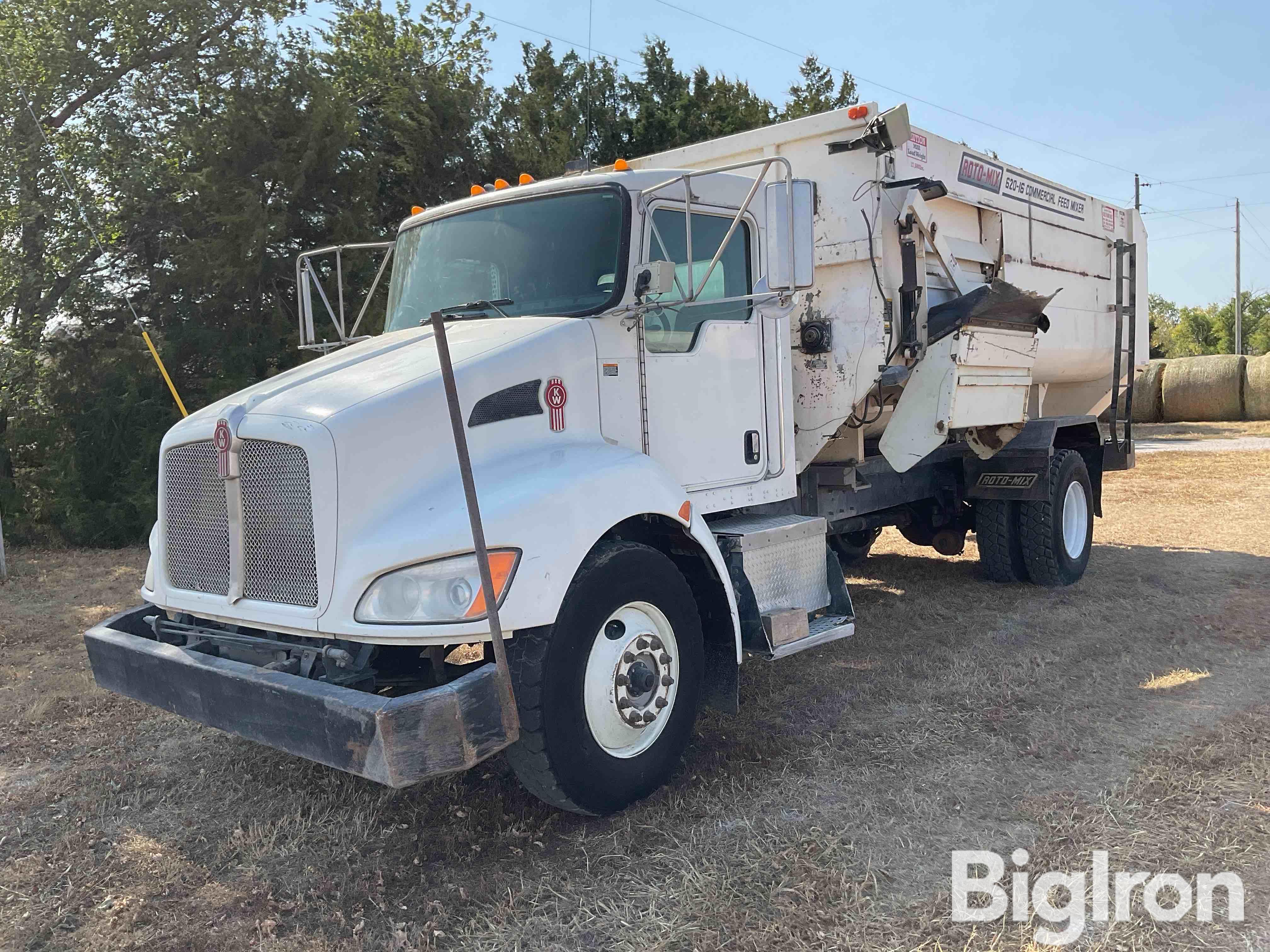 2009 Kenworth T370 S/A Feed Truck W/Roto-Mix 