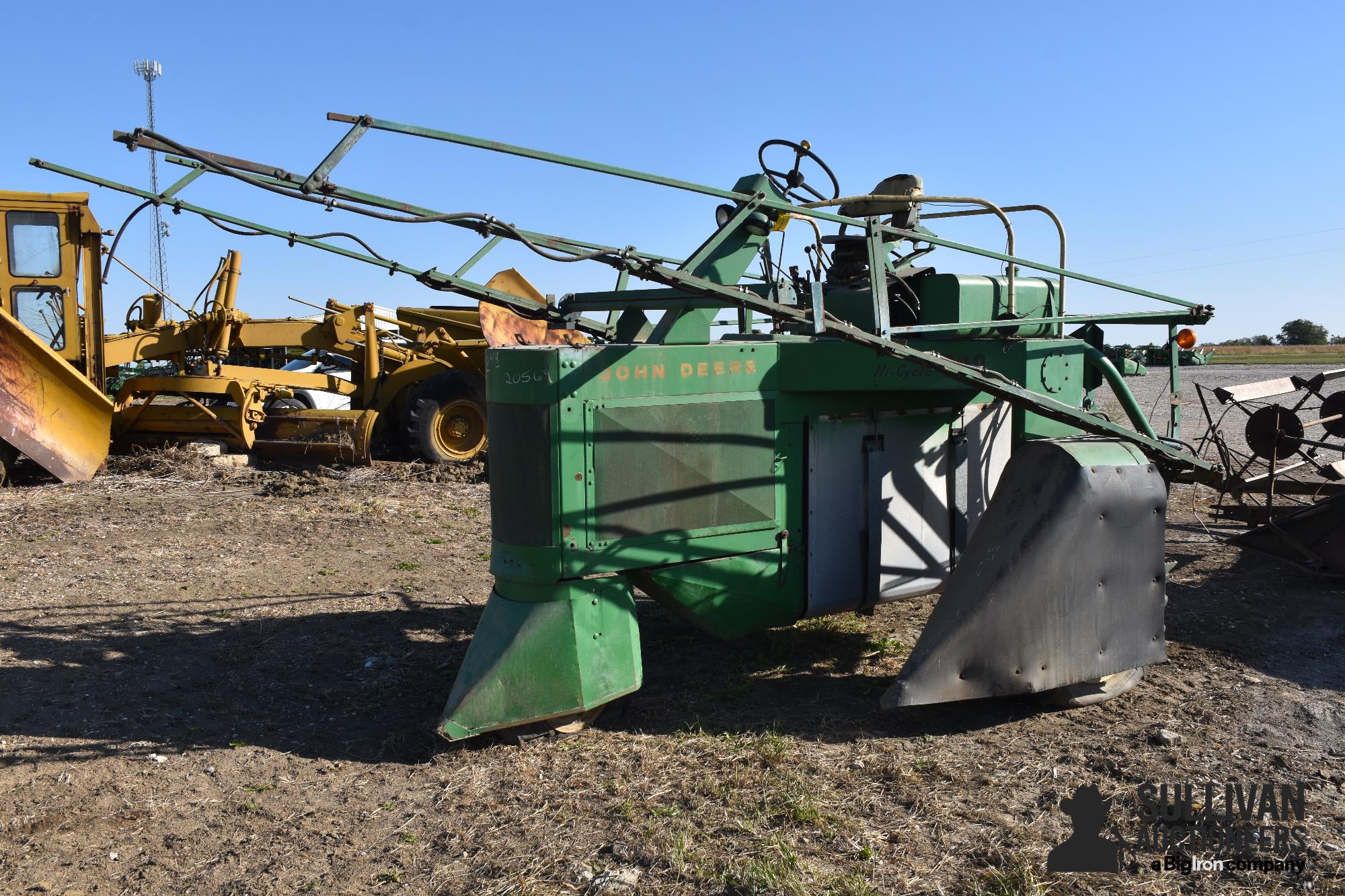 John Deere 600 Hi-Cycle Self-Propelled Sprayer 