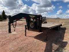 2006 H&H T/A Gooseneck Flatbed W/Dove Tail & Ramps 