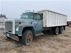 1974 International 1700 T/A Grain Truck 