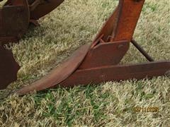 items/556b1d4ca54dec11a3ee0003fff90bee/allis-chalmerssnapcouplermounted3x14plow_25f6ee480311402d81fbb3d07ade1606.jpg