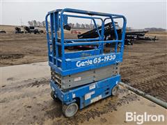 Genie GS-1930 Self-Propelled Electric Scissor Lift 