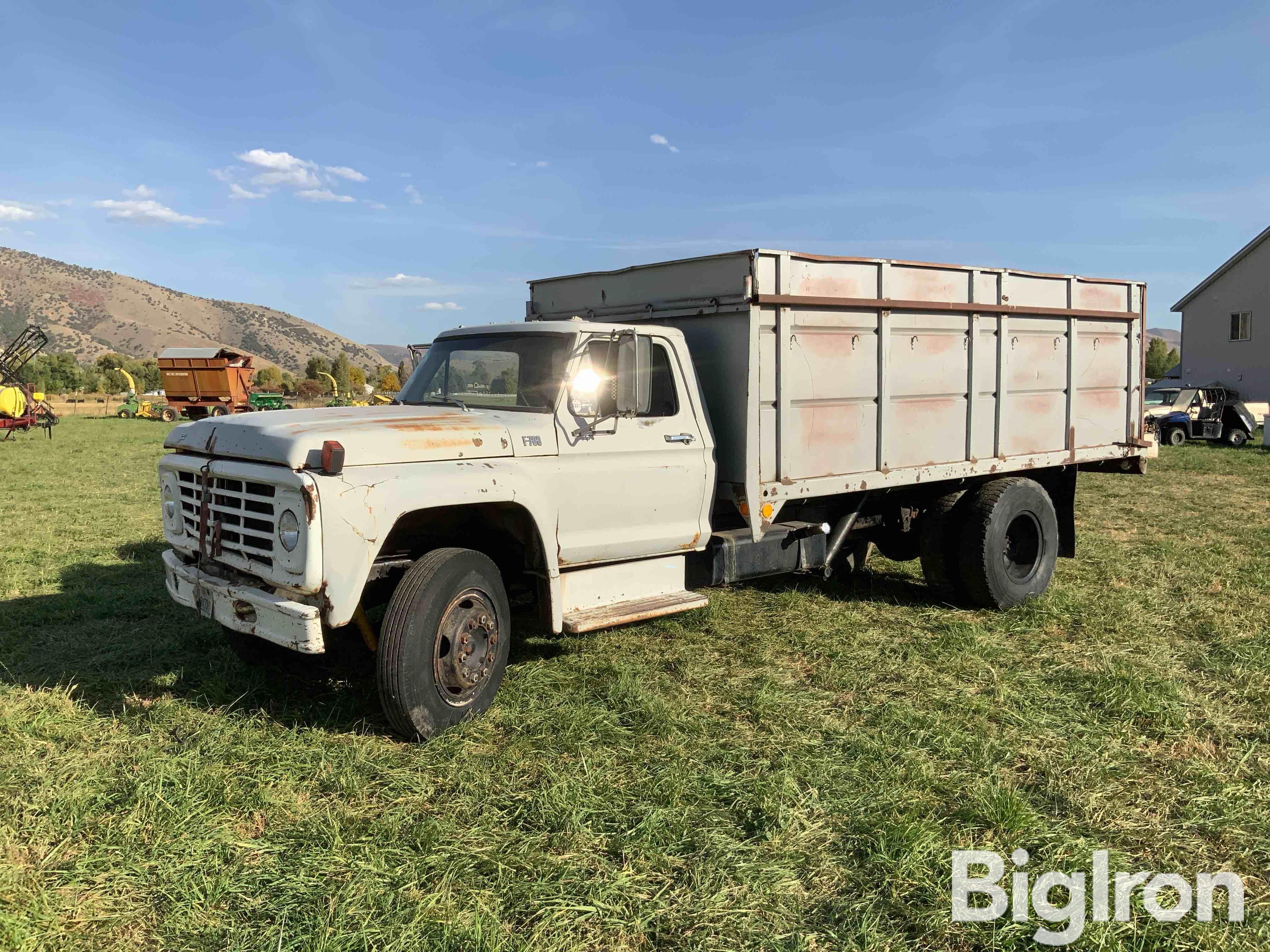 1976 Ford F700 Grain Truck 