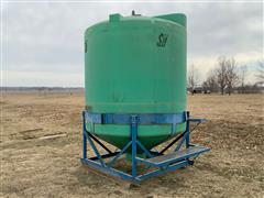 Snyder 2,500 Gallon Cone Bottom Poly Tank On Stand 