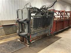 2013 Moly Silencer Commercial Pro Model Hydraulic Squeeze Chute 