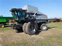 2009 Gleaner R76 2WD Combine 