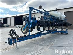 2011 Kinze 3600 16/32 Twin Row Planter 