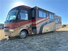 1999 Fleetwood Pacemaker Vision S/A Motor Home 