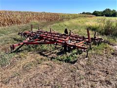 International Vibrashank 45 Field Cultivator 