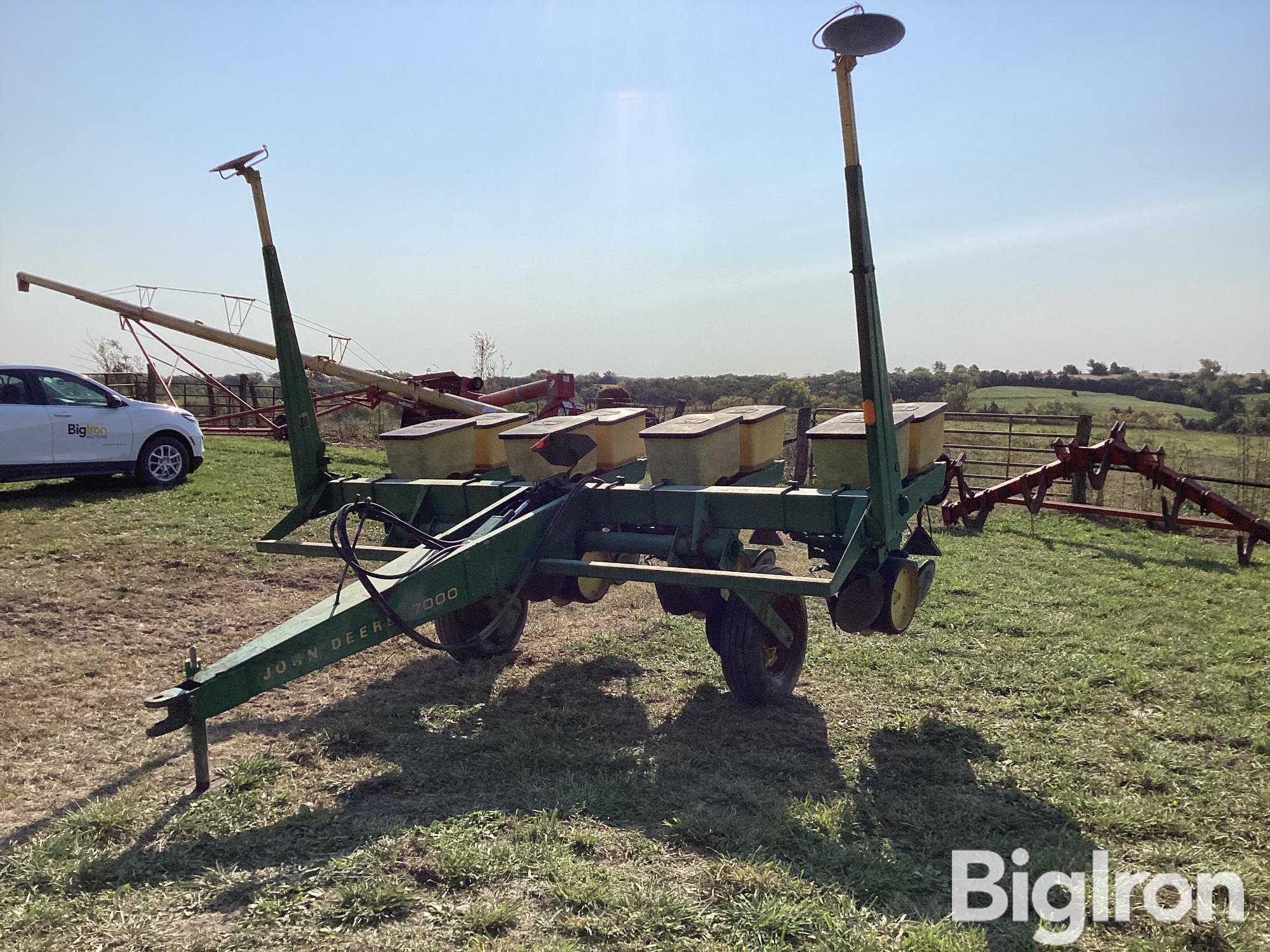 John Deere 7000 4R38 Planter 