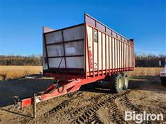 Meyer 8126RT The Boss Forage Wagon 