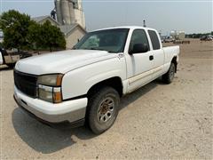 2006 Chevrolet Silverado 1500 4x4 Extended Cab Pickup 