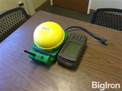 John Deere StarFire 3000 GPS Receiver W/Brown Box Display 