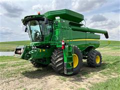 2015 John Deere S670 2WD Combine 