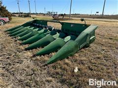 John Deere 843 8R30" Corn Head 