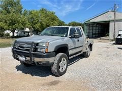 2003 Chevrolet 2500 HD 4x4 Extended Cab Flatbed Pickup 