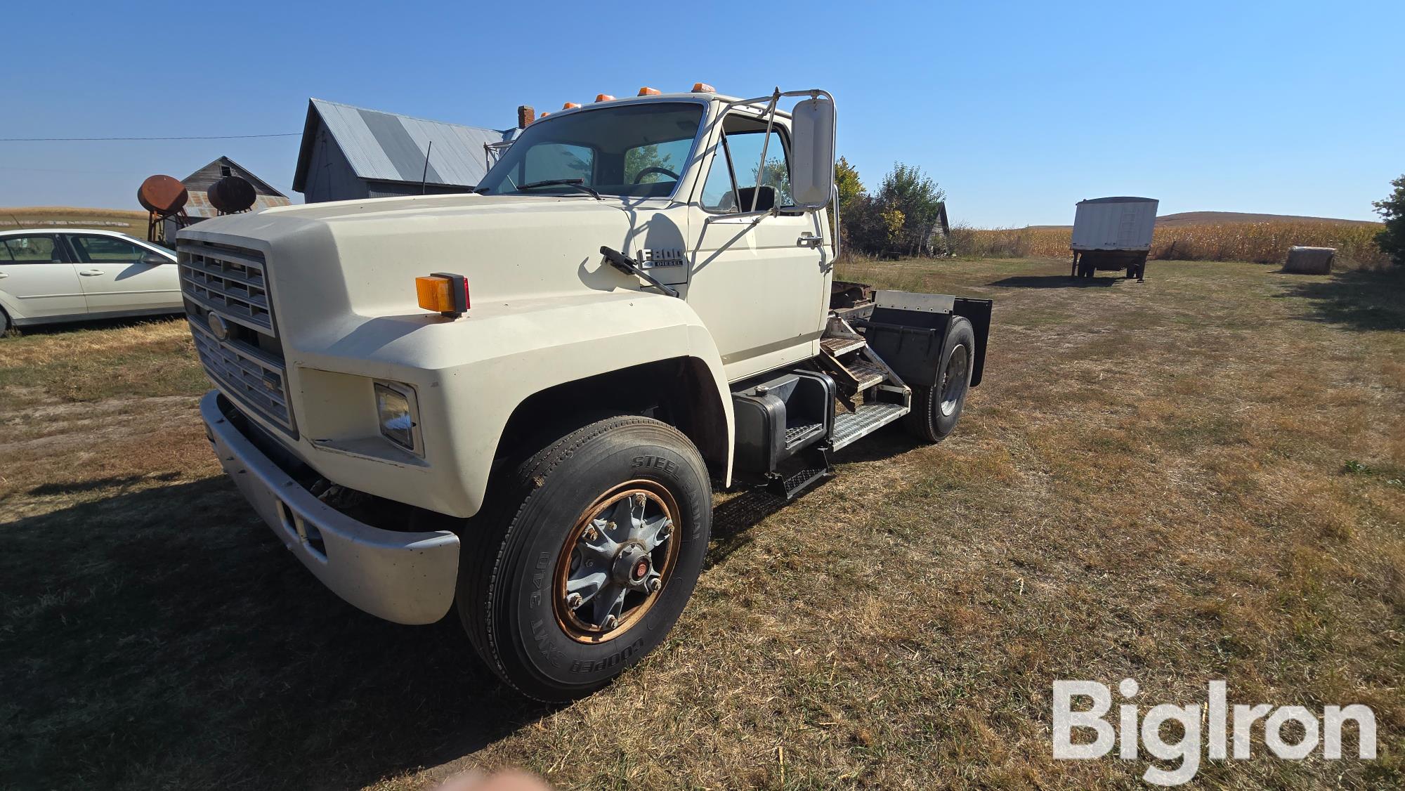 1984 Ford F800 S/A Truck Tractor 