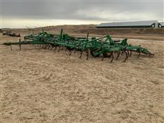 John Deere 980 Field Cultivator 