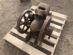 John Deere 1 Cylinder Hit & Miss Engine 