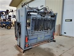 Silencer Rancher Hydraulic Squeeze Chute 