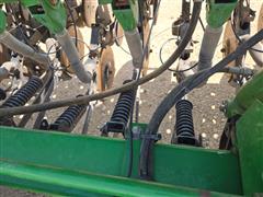 items/5c33472f365cef11a4e6000d3a62e002/johndeere455forwardfoldinggraindrill_5371986c31a14509a54d3b34154725f7.jpg