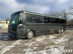 2006 MCI D4005 Motor Coach Bus 