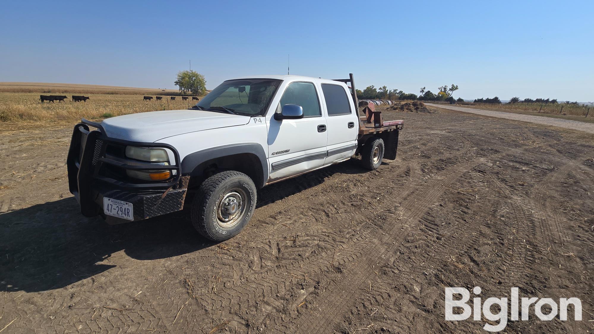 2002 Chevrolet Silverado 2500 HD 4x4 Crew Cab Flatbed Pickup 