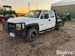 2002 Chevrolet 2500 4x4 Extended Cab Flatbed Pickup 