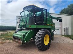 1981 John Deere 7720 2WD Combine 