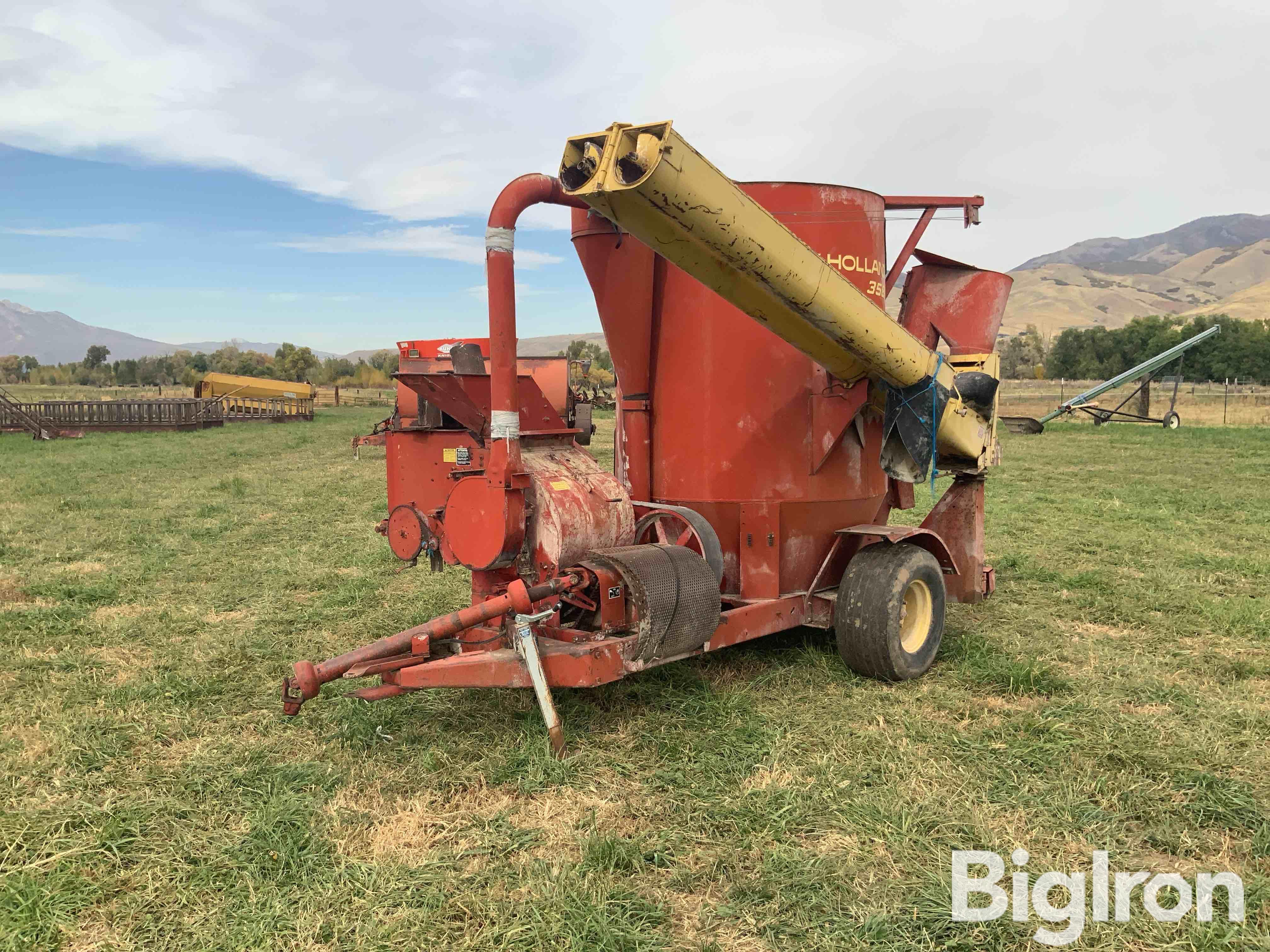 New Holland 358 Grinder Mixer 