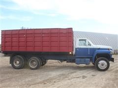 items/5e4304c75395eb1189ee00155d424509/1986ford8000graintruckwithponyaxle_776a9ca4c43044fe9e516df83698c610.jpg