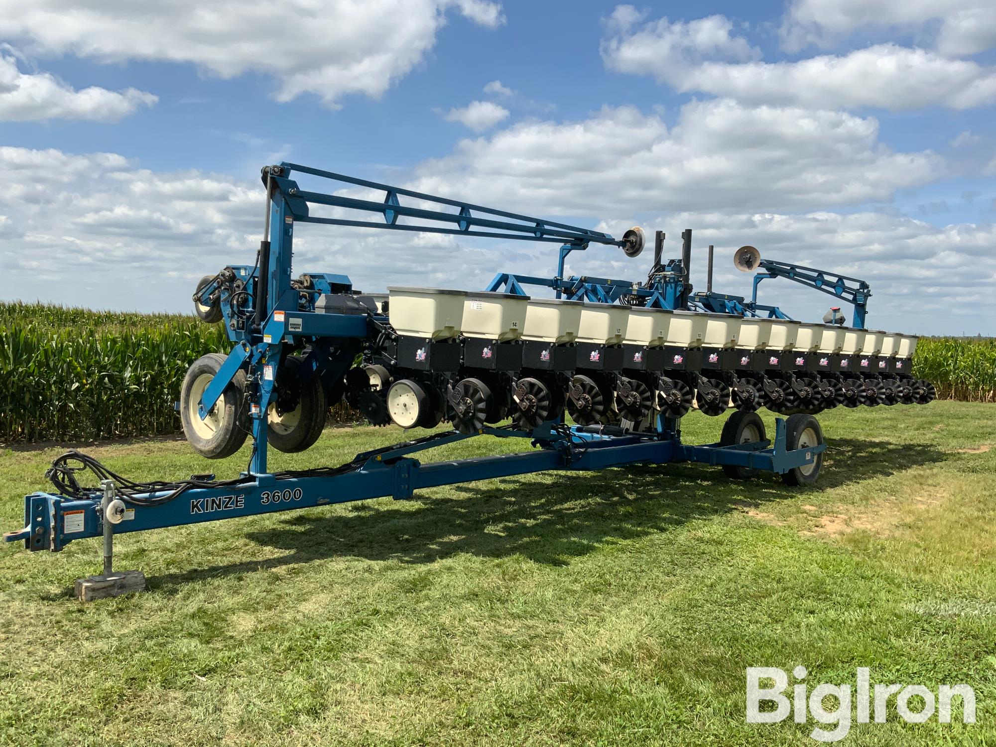 Kinze 3600 16/31 Planter 