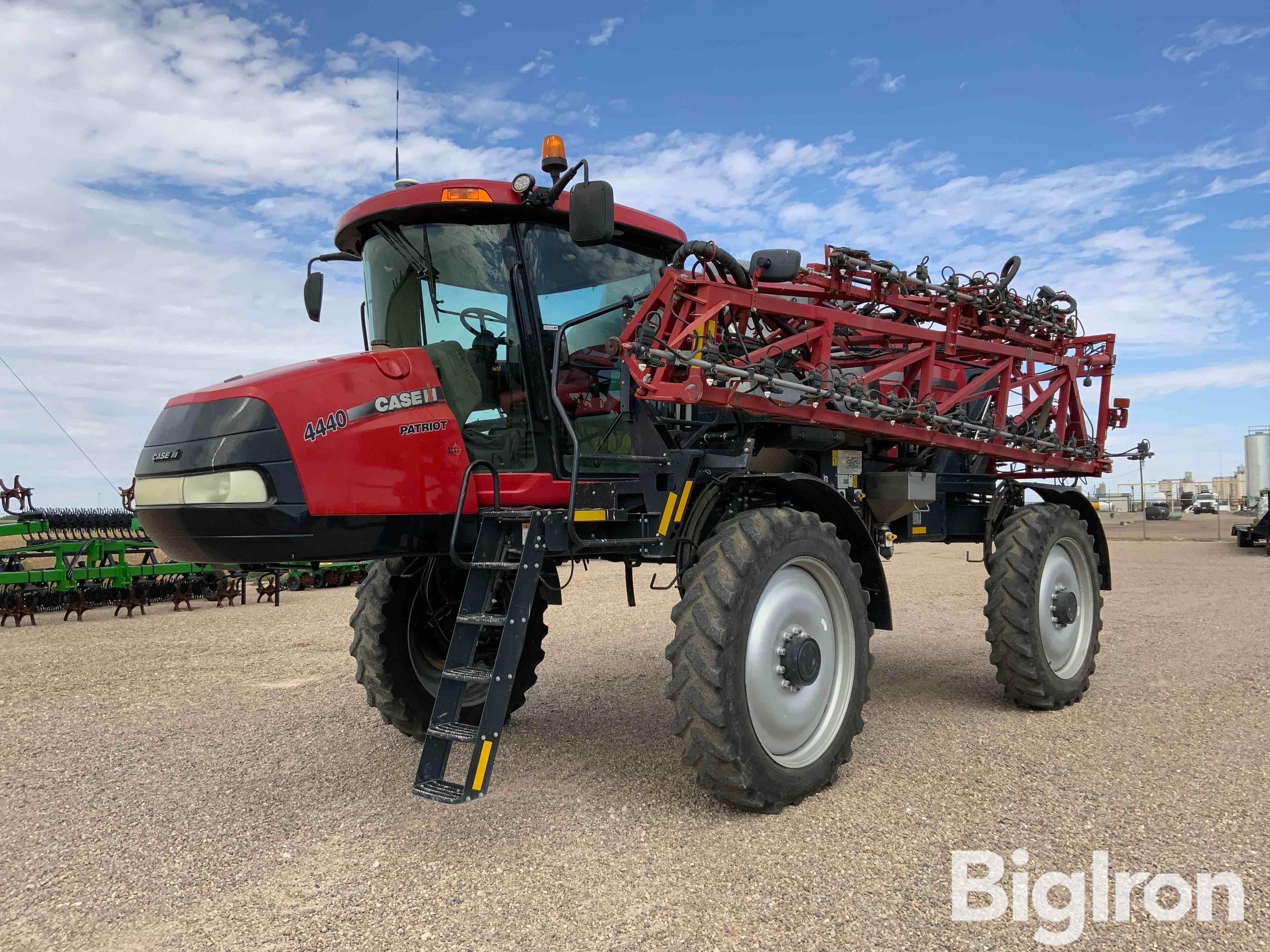 2019 Case IH Patriot 4440 Self-Propelled Sprayer 