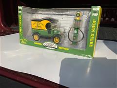 John Deere N907 1912 Ford Model T Coin Bank & Wayne Gas Pump Replica Toy 