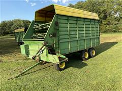 John Deere 716 Forage Wagon 